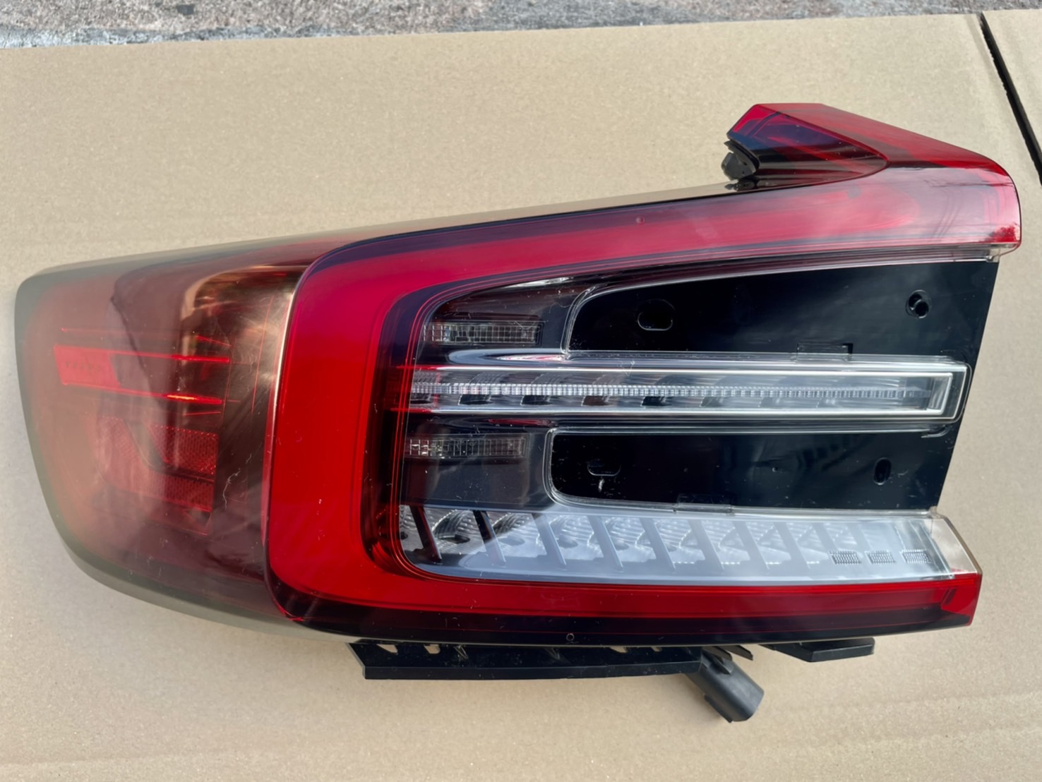 VOLVO C40 ของแท้ ไฟท้าย VOLVO C40  2021 2022 2023 2024 รูปที่ 2