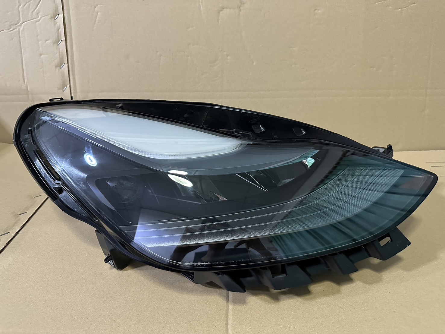 ไฟหน้า TESLA MODEL 3 / MODEL Y อะไหล่ไฟหน้า เทสลา มือสอง ของแท้ รูปที่ 2