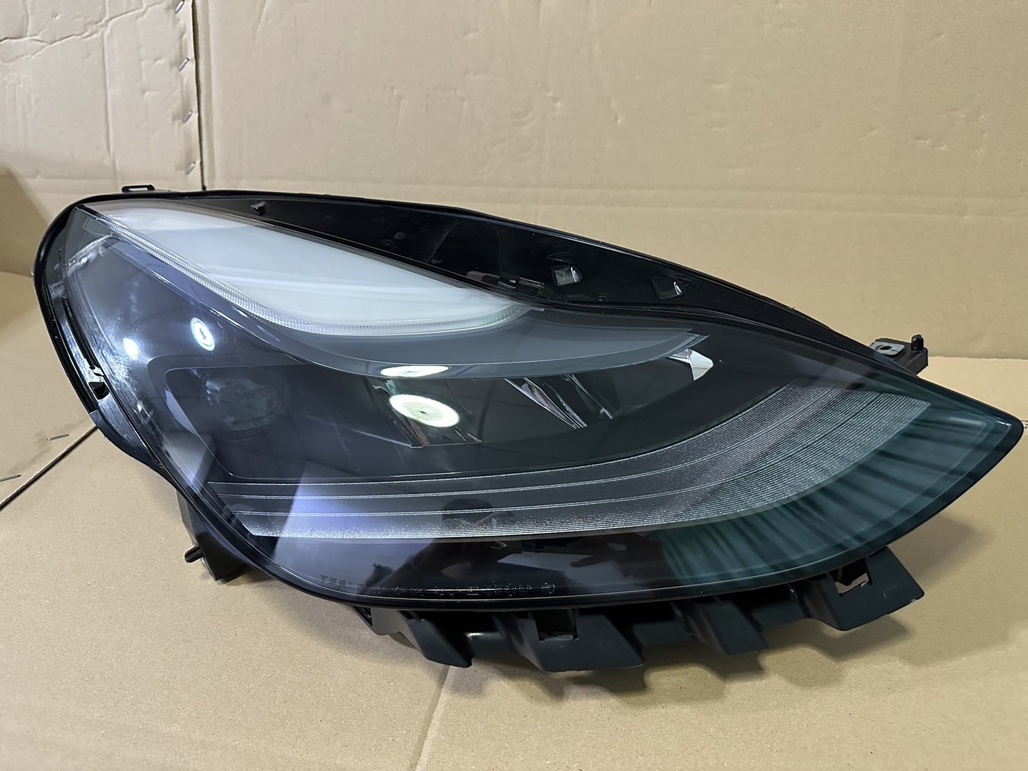 ไฟหน้า TESLA MODEL 3 / MODEL Y อะไหล่ไฟหน้า เทสลา มือสอง ของแท้ รูปที่ 3