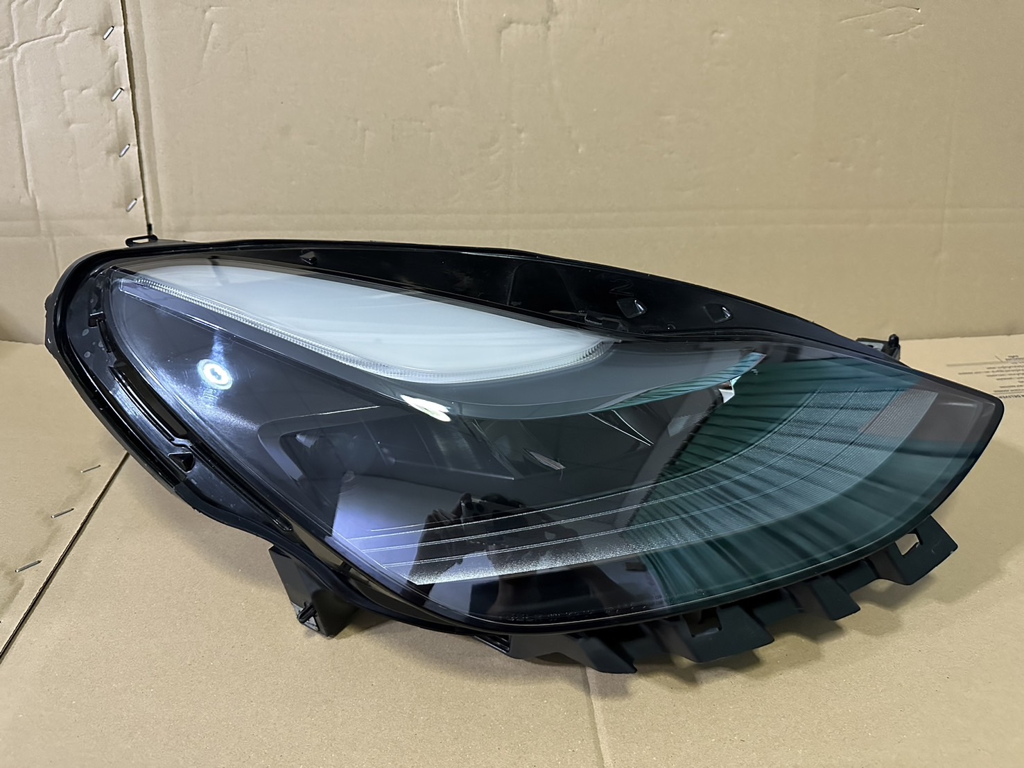 ไฟหน้า TESLA MODEL 3 / MODEL Y อะไหล่ไฟหน้า เทสลา มือสอง ของแท้ รูปที่ 4