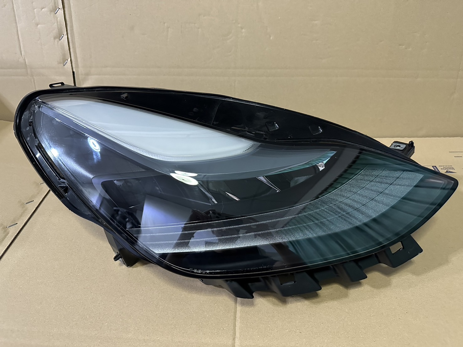 ไฟหน้า TESLA MODEL 3 / MODEL Y ข้างซ้าย มือสองของแท้ รูปที่ 2