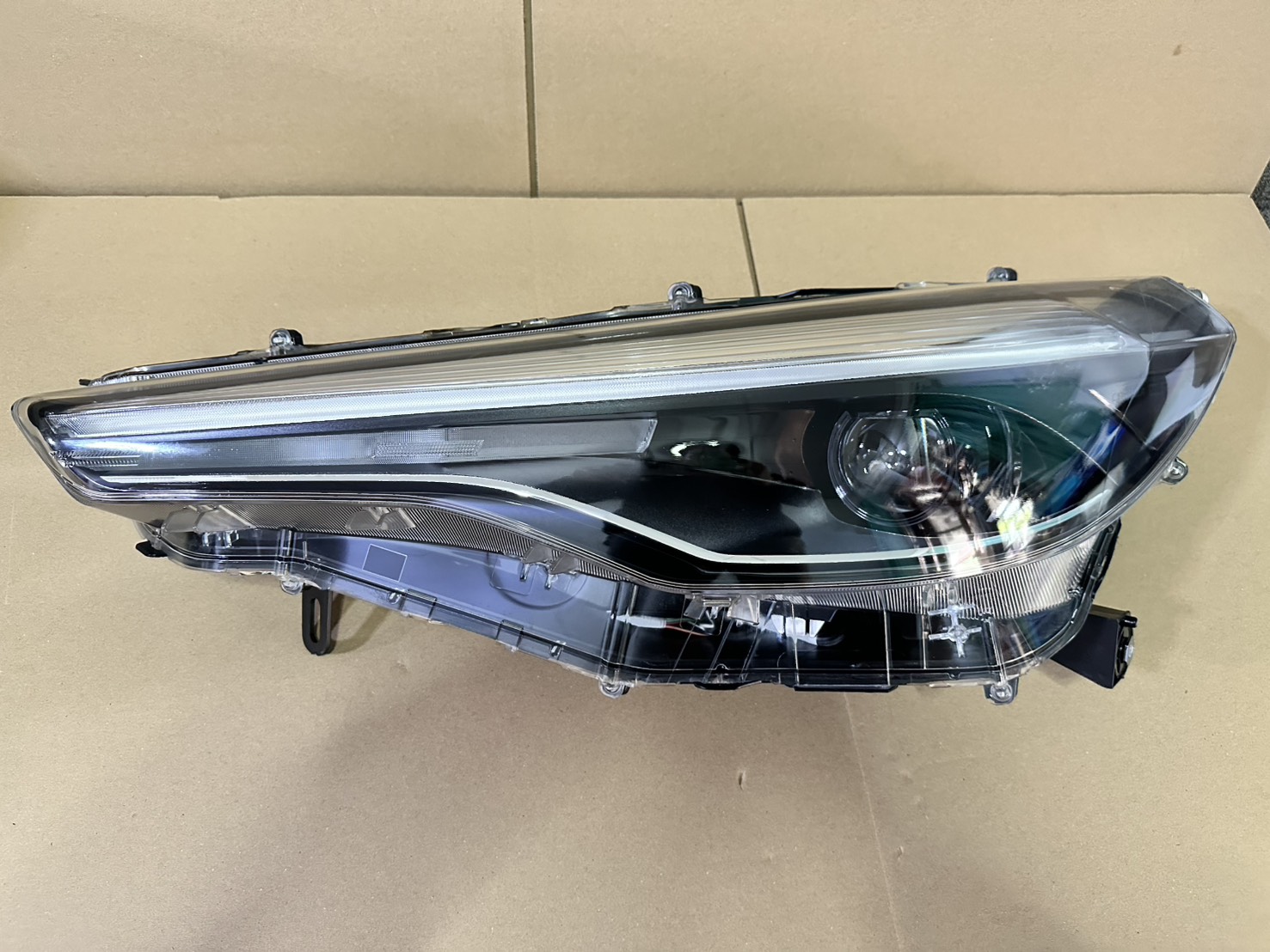 ไฟหน้าโตโยต้า โคโรลล่า ครอส GR SPORT โคมดำ ของแท้ TOYOTA COROLLA CROSS รูปที่ 2