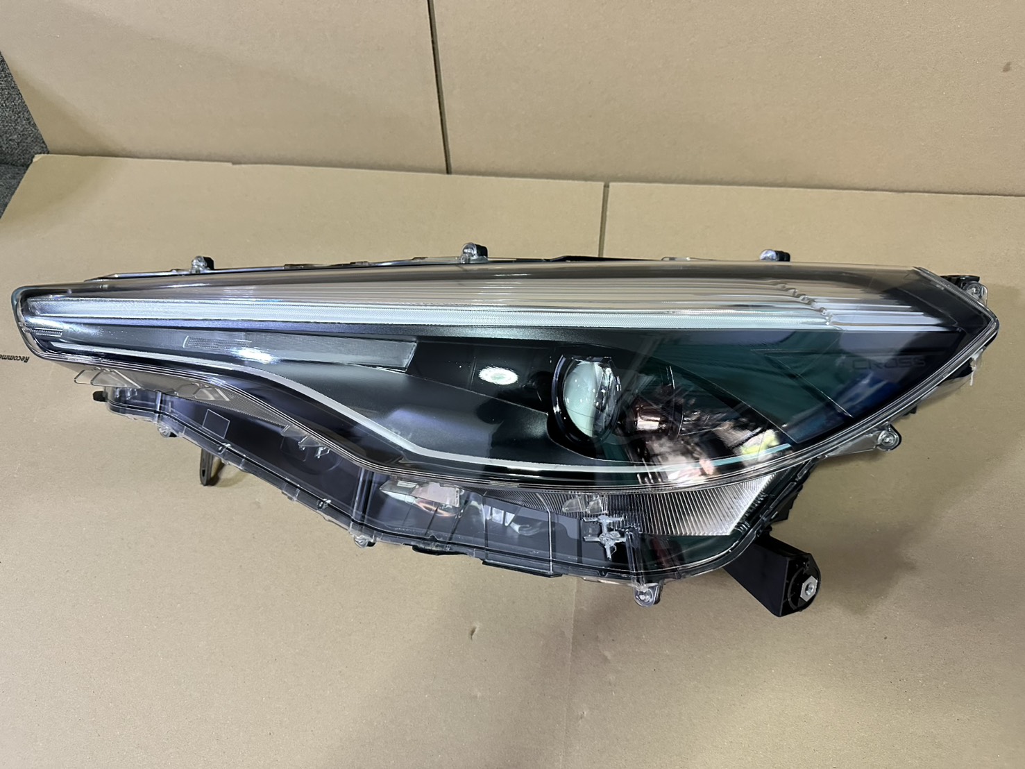 ไฟหน้าโตโยต้า โคโรลล่า ครอส GR SPORT โคมดำ ของแท้ TOYOTA COROLLA CROSS รูปที่ 3