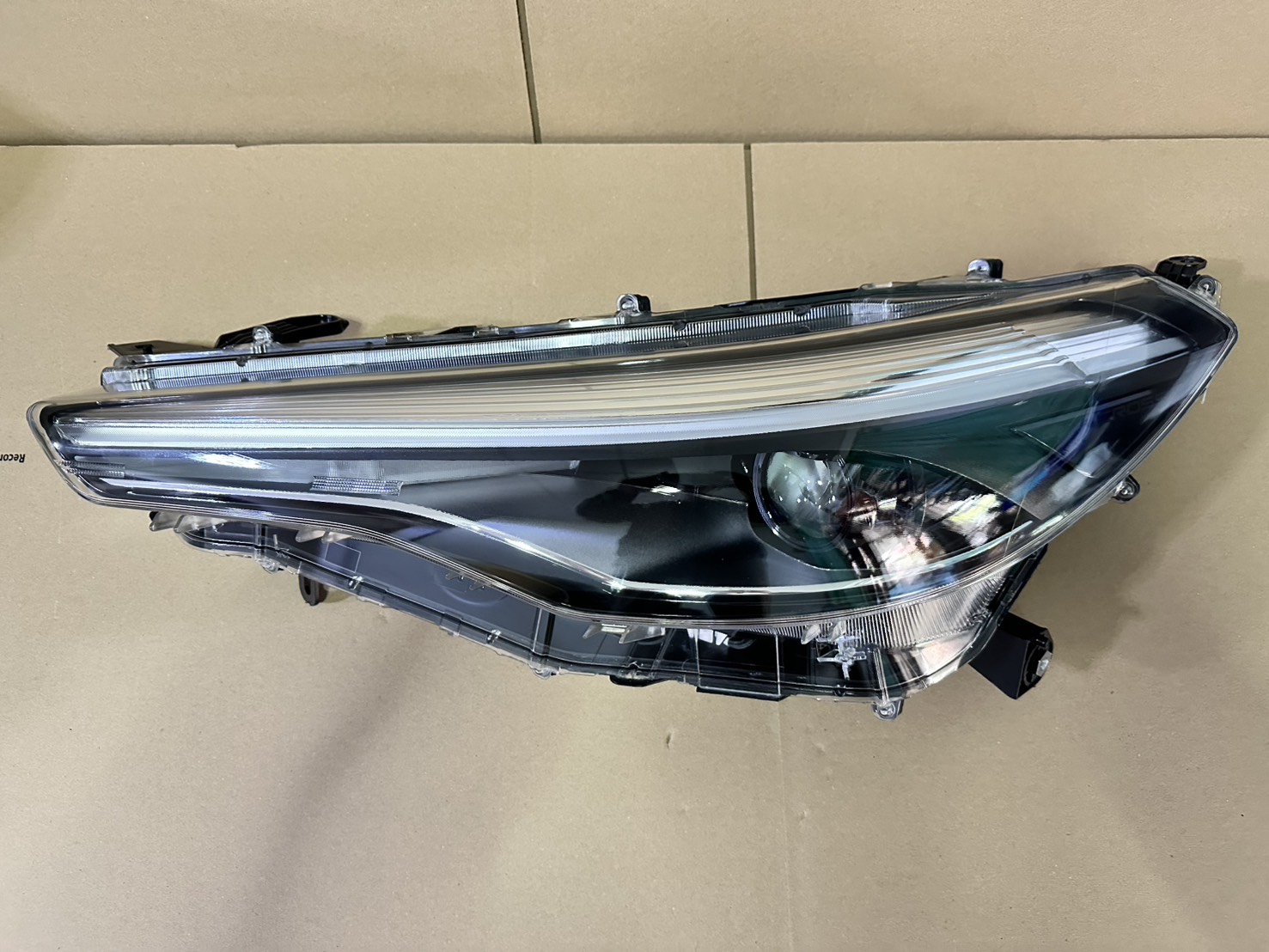 ไฟหน้าโตโยต้า โคโรลล่า ครอส GR SPORT โคมดำ ของแท้ TOYOTA COROLLA CROSS รูปที่ 4