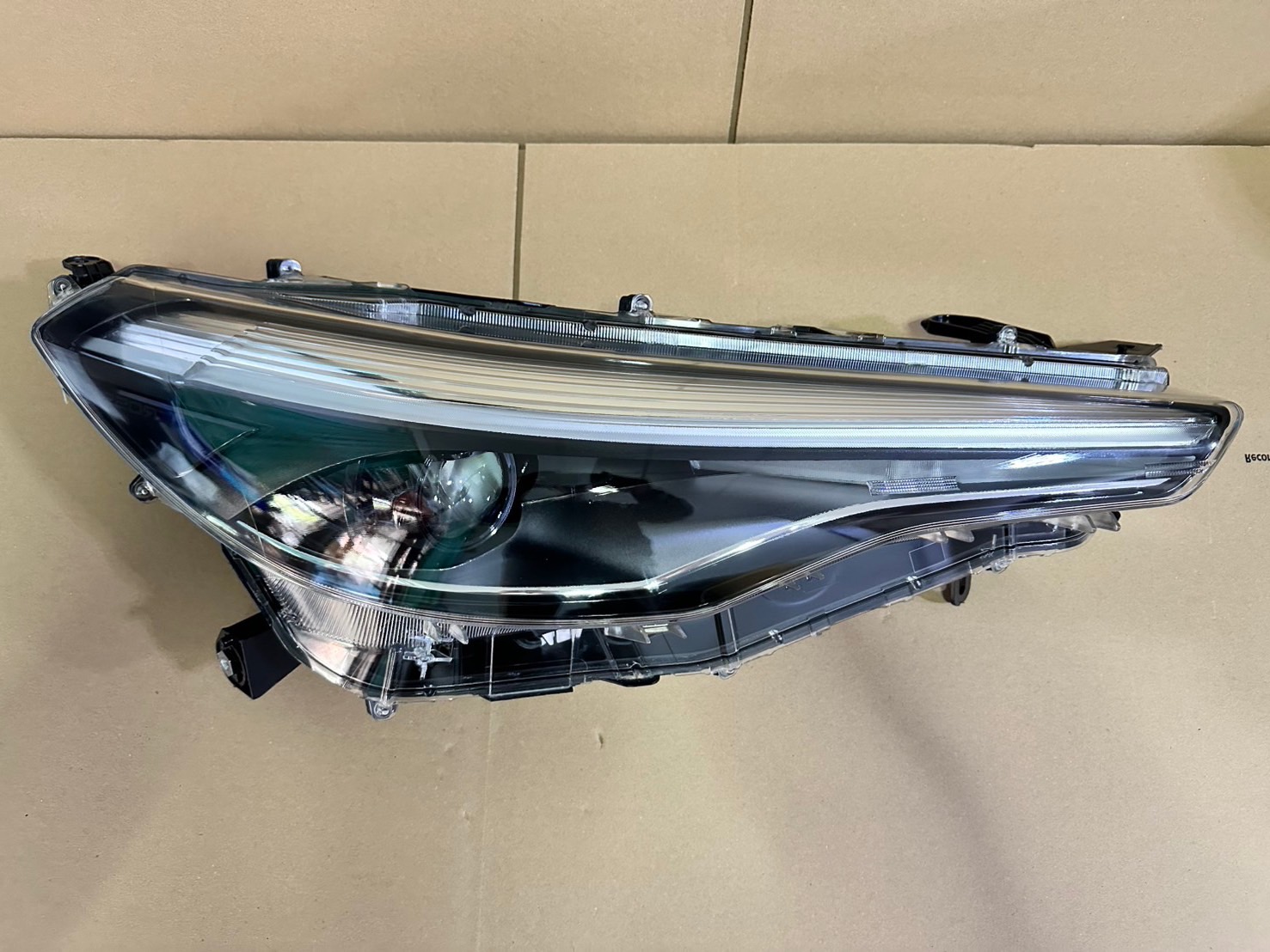 ไฟหน้าโตโยต้า โคโรลล่า ครอส GR SPORT โคมดำ ของแท้ ข้างขวา รูปที่ 2