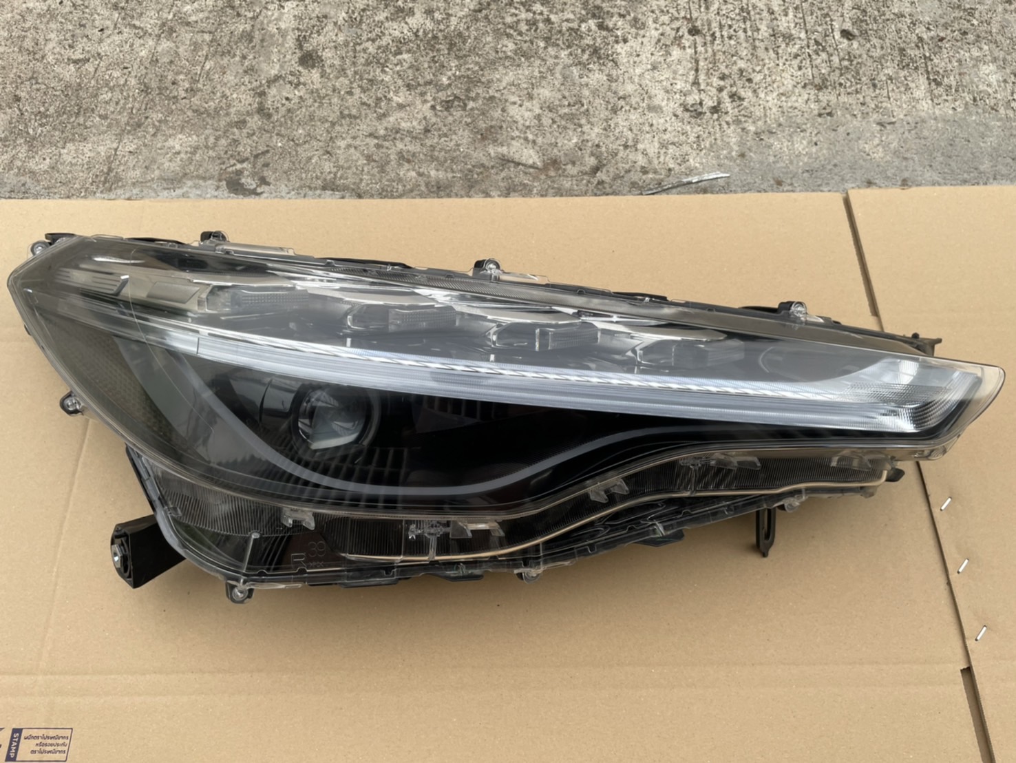 ไฟหน้า โตโยต้า ครอส TOYOTA COROLLA CROSS MINORCHANGE (MC) ของแท้ ข้างขวา  รูปที่ 2